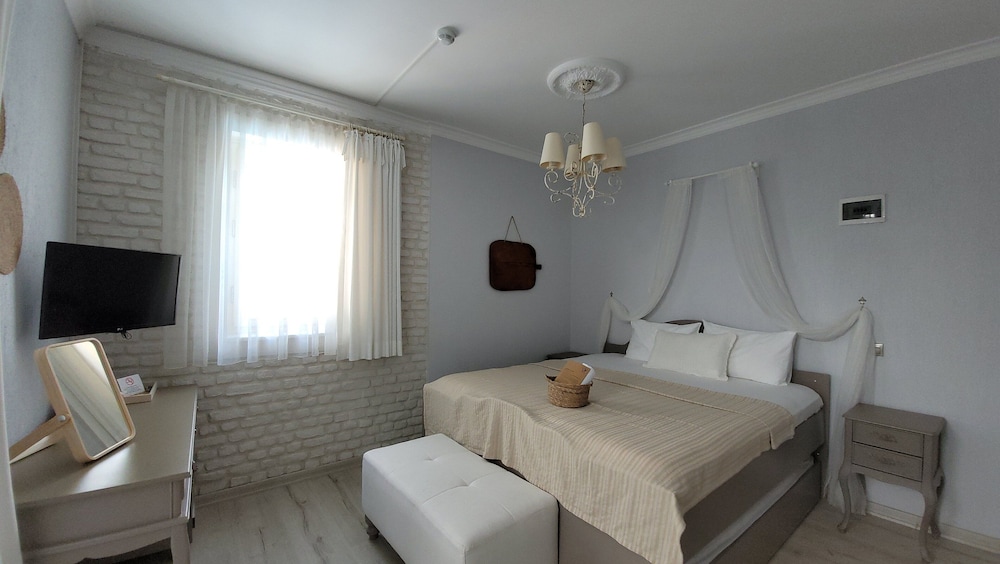 Family Room, Balcony