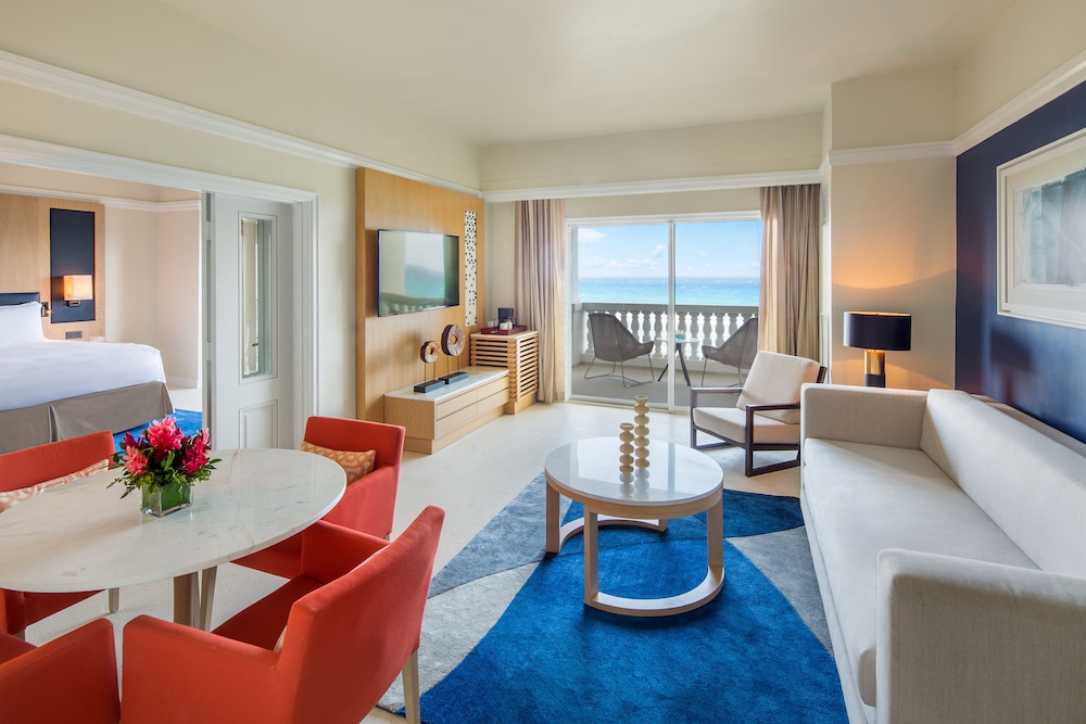 One Bedroom Ocean Front Butler Suite photo 2