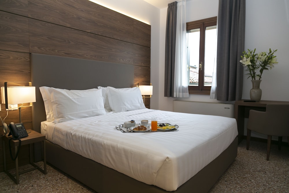Classic Double Room, 1 Queen Bed - Photo 2