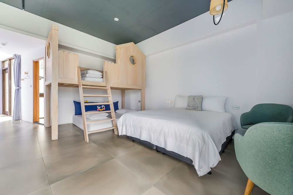 Signature Quadruple Room, 1 Bedroom, Balcony