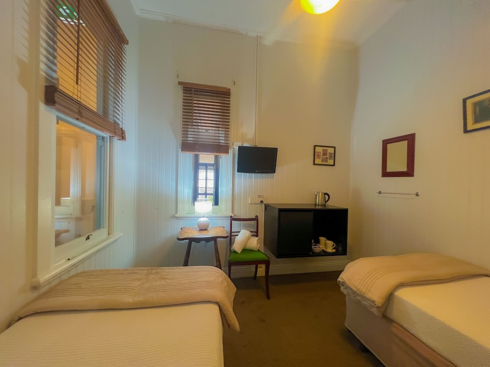 Economy Twin Room, Shared Bathroom photo 2