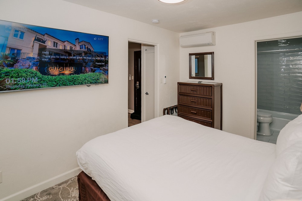 Basic Room, 1 Queen Bed - Photo 2