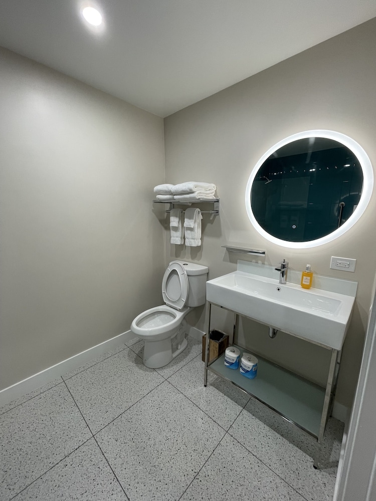 Suite, 1 King Bed, Ocean View - Photo 10