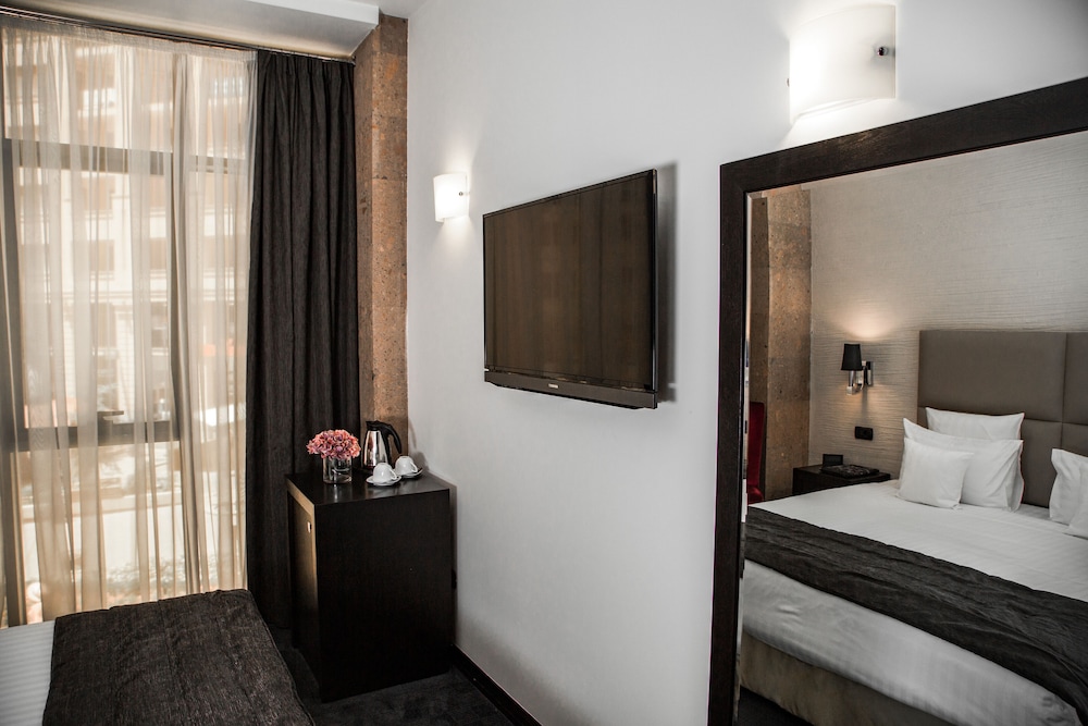 Standard Double Room, City View photo 1