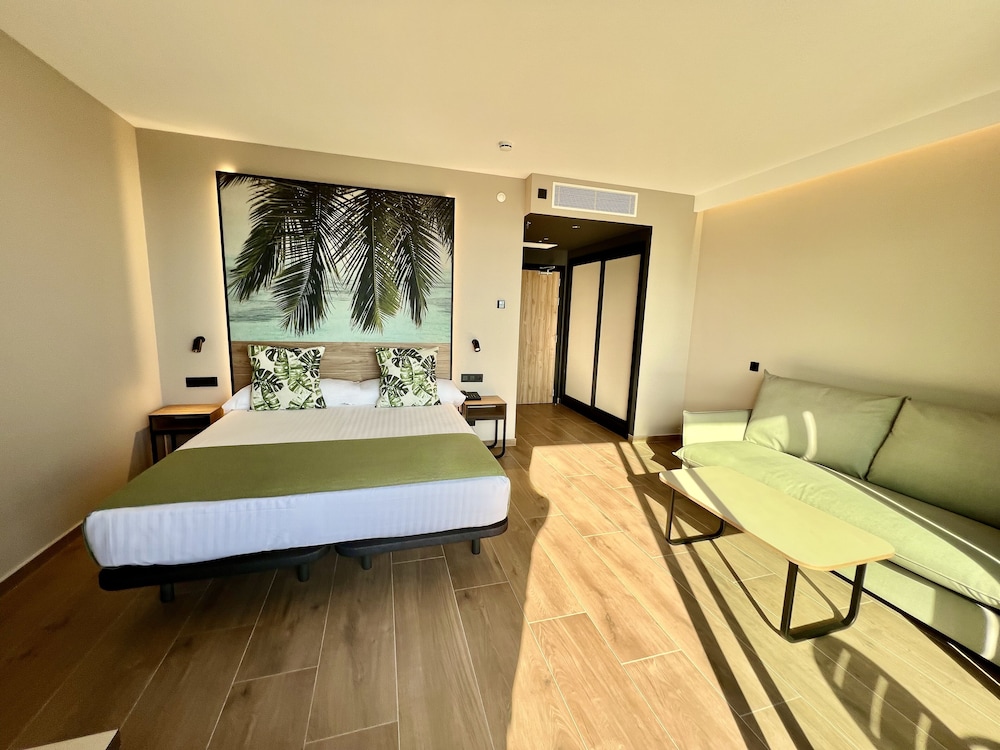 Premium Room, Terrace, Pool View (2 Adults + 2 children) photo 2