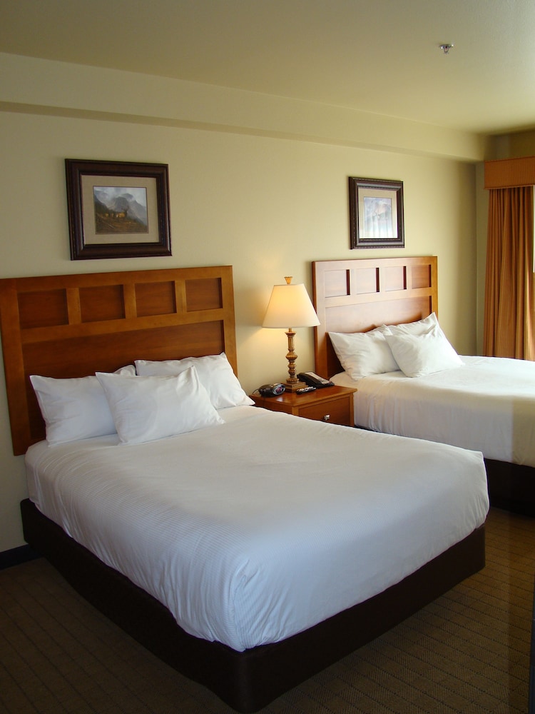 Deluxe Room, Multiple Beds, Kitchen (2 Queen Beds 1 Bedroom Full Kitchen)