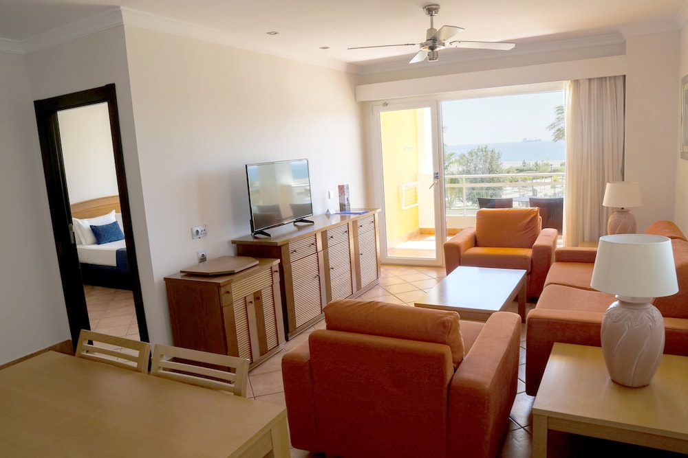 Suite, 1 Bedroom - Photo 8