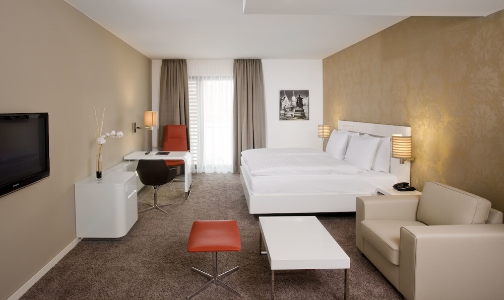 The Dresden Condo (2+3)