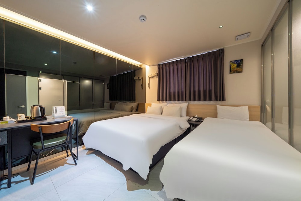 Deluxe Triple Room