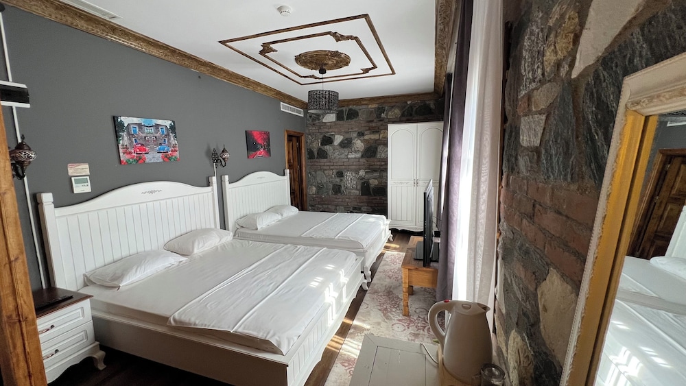 Family Quadruple Room photo 1