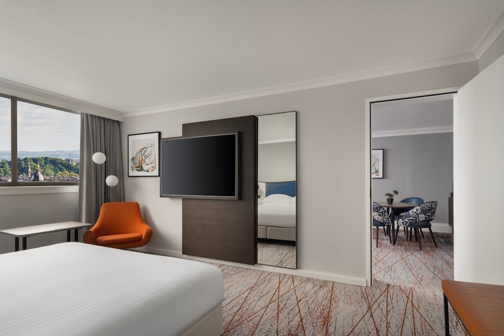 Junior Suite, 1 King Bed - Photo 2