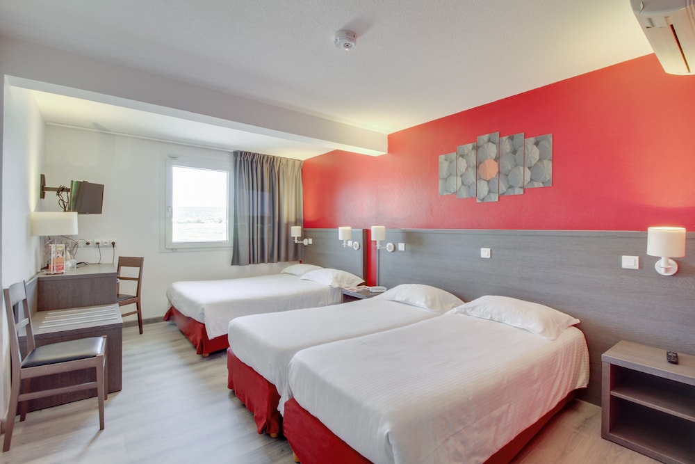 Superior Quadruple Room - Photo 1