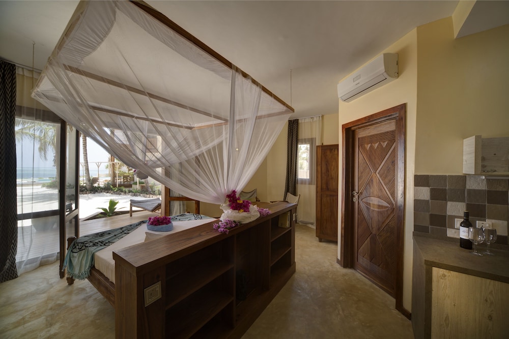 Superior Studio, 1 King Bed, Ocean View