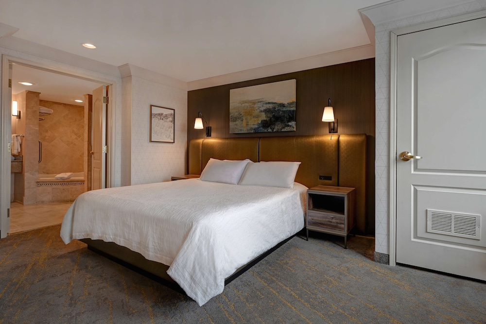 Grand Suite One King Bed photo 2