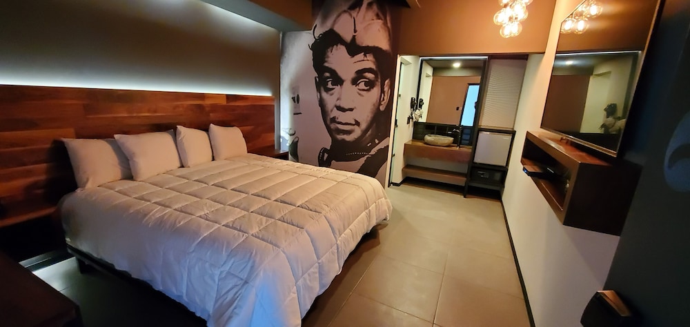 Deluxe Room, 1 King Bed - Photo 2