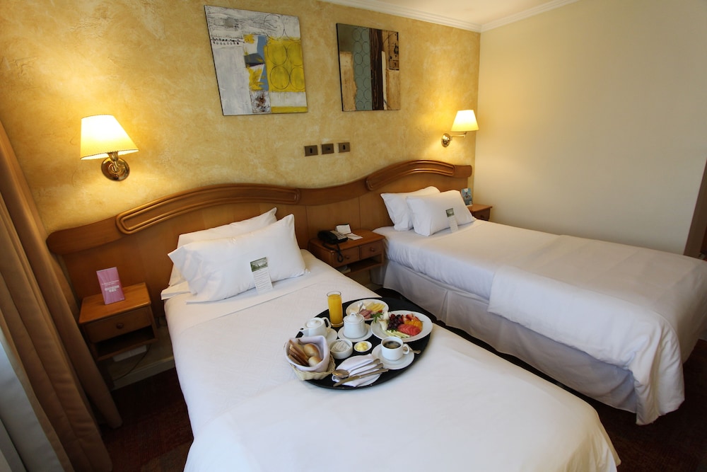 Standard Twin Room - Photo 3