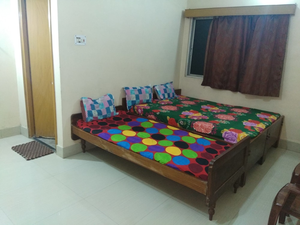 Triple Bedded Deluxe Non AC Room photo 3