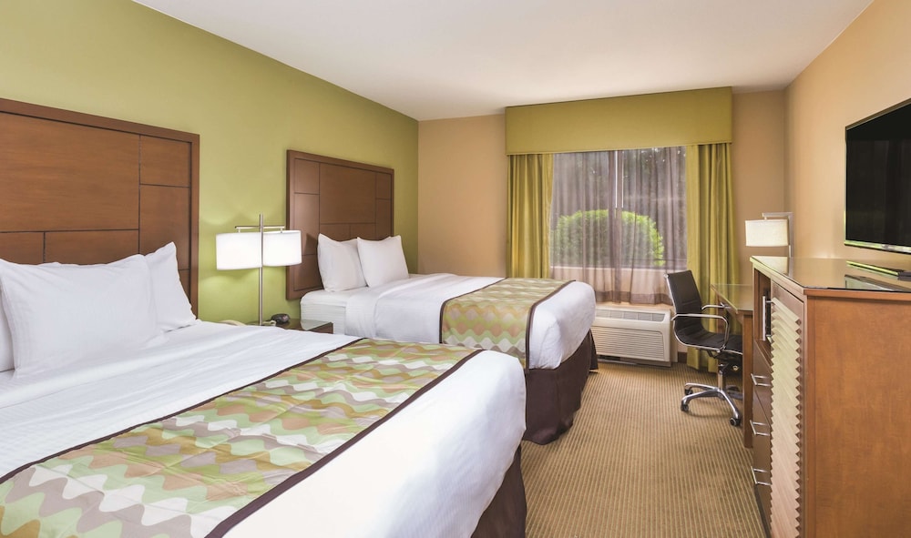 Deluxe Room, 2 Queen Beds, Non Smoking - Photo 3