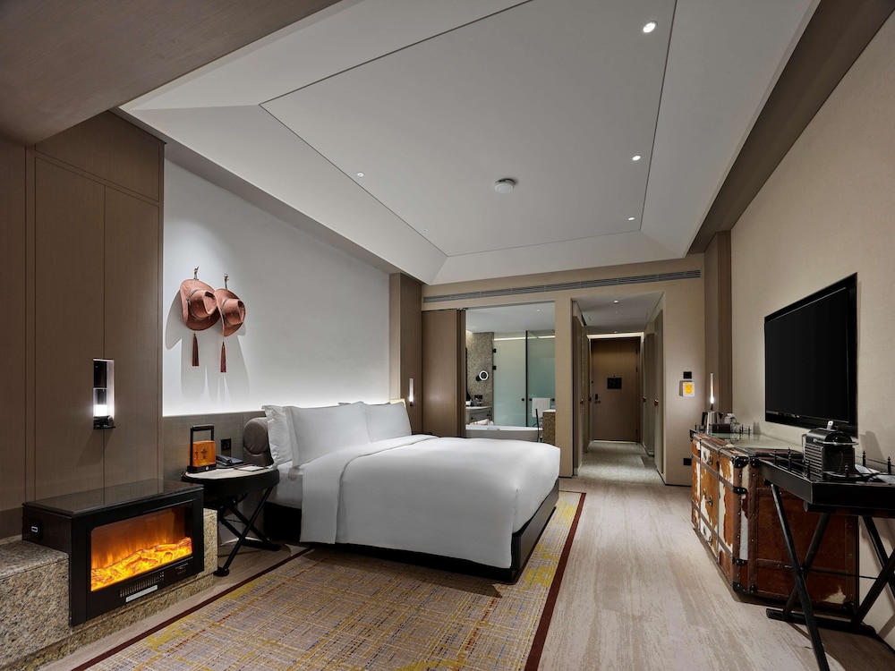 Business Single Room, 1 King Bed (With Courtyard) photo 3