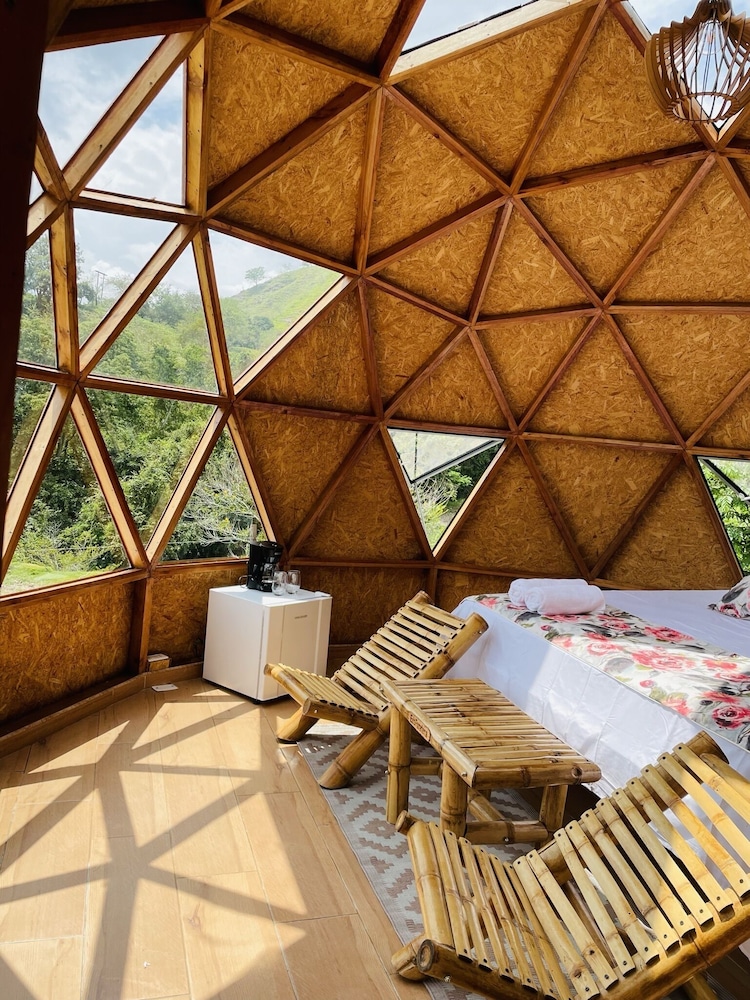 Deluxe Bungalow, 1 King Bed, Hot Tub, Mountain View photo 3