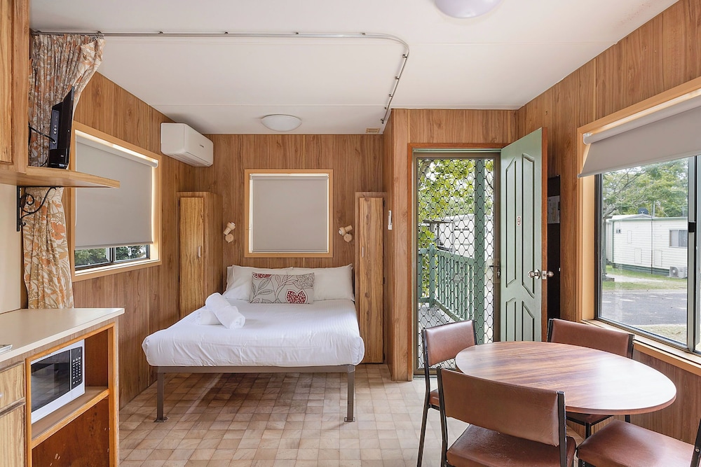 Economy Cabin - Sleeps 4 - Dog Friendly photo 1