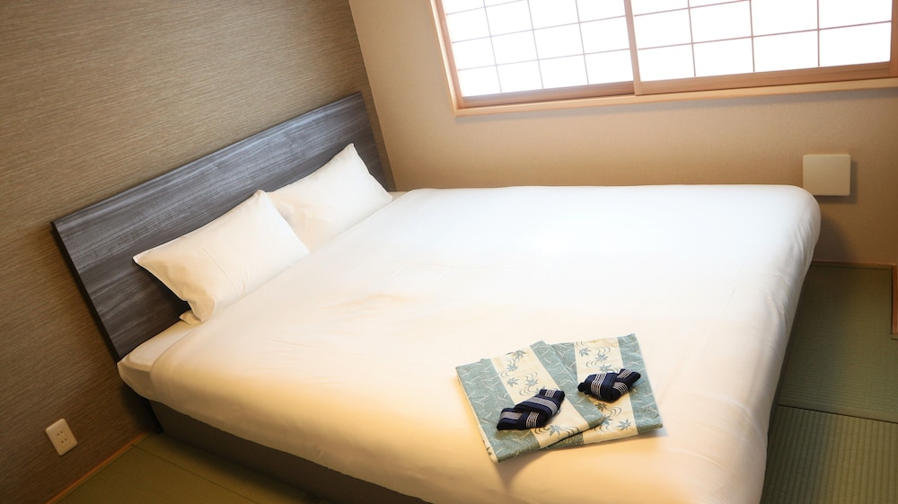 Japanese and Western Queen room, 1 Queen Bed photo 1