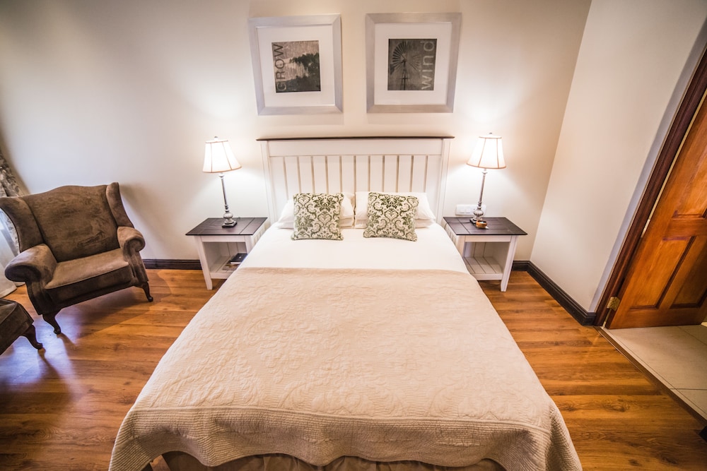 Queens Court Self Catering photo 1