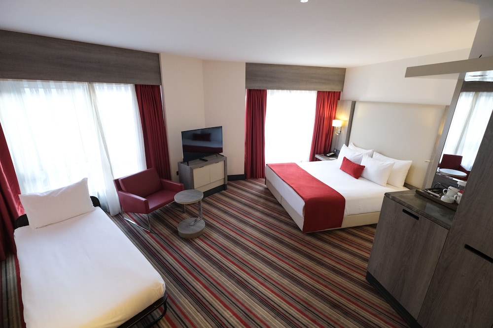 Suite, 1 King Bed with Sofa bed, Non Smoking