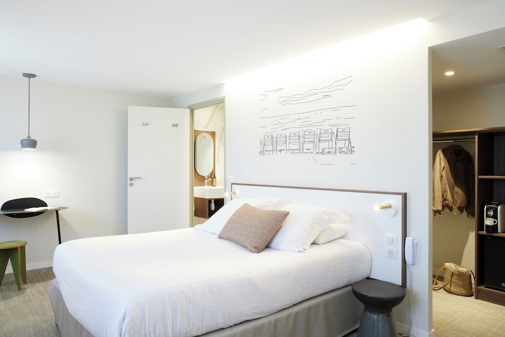 Premier Double Room, 1 Bedroom - Photo 2