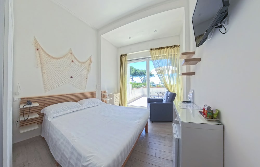 Superior Room, Balcony, Sea View photo 3