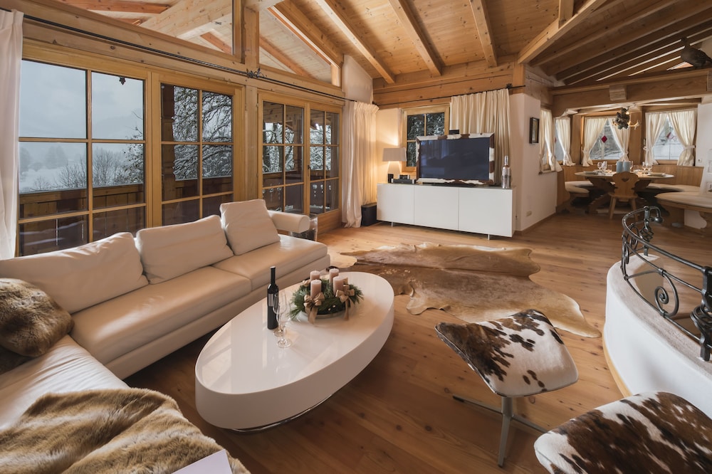 Deluxe Chalet, 5 Bedrooms, Mountain View photo 1