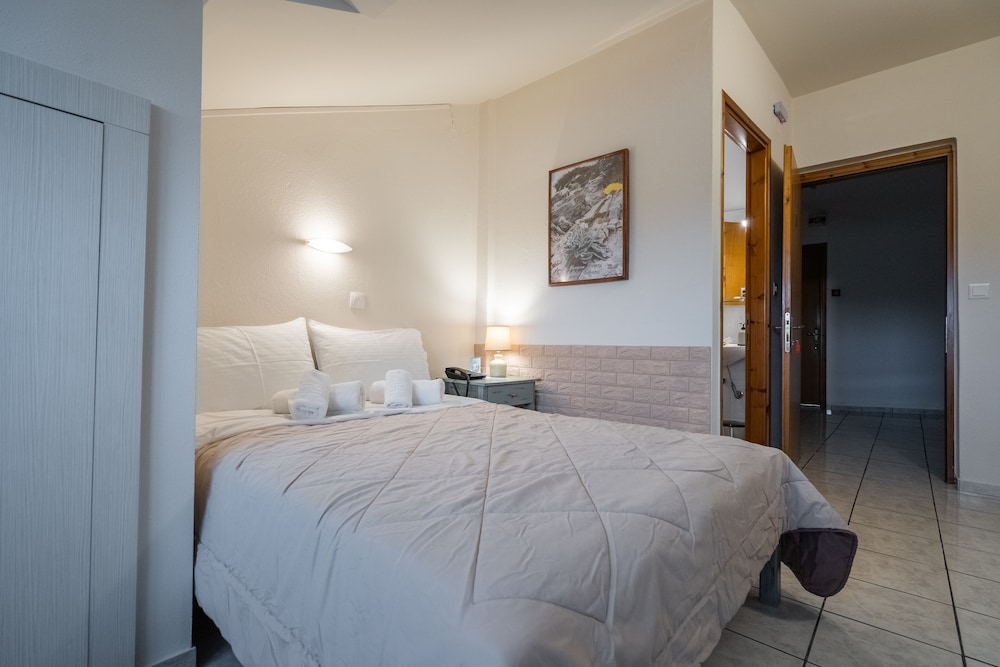 Economy Double Room - Photo 13