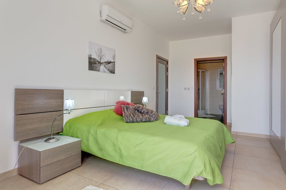 Apartment (3 Bedrooms)