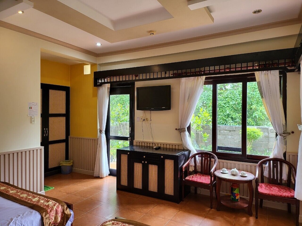 Deluxe Quadruple Room, Pool View