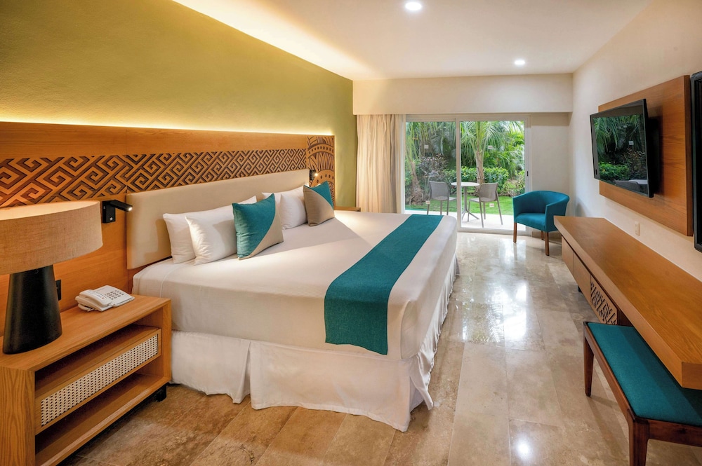 Superior Garden, 1 King Bed, Non-Smoking photo 1