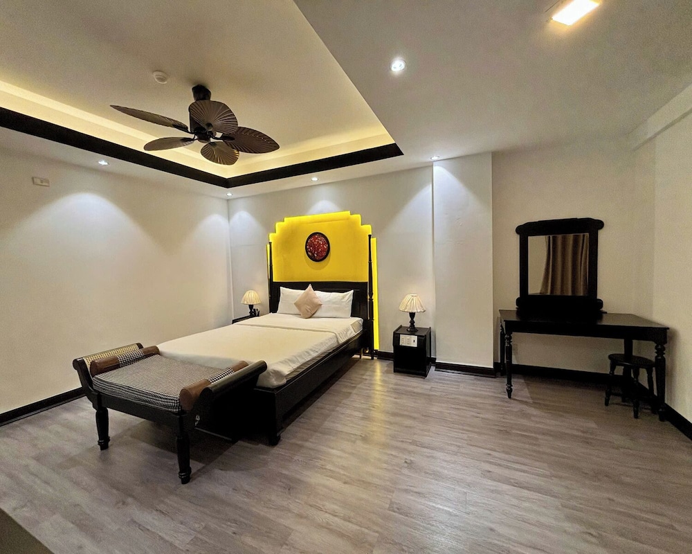 Deluxe Studio