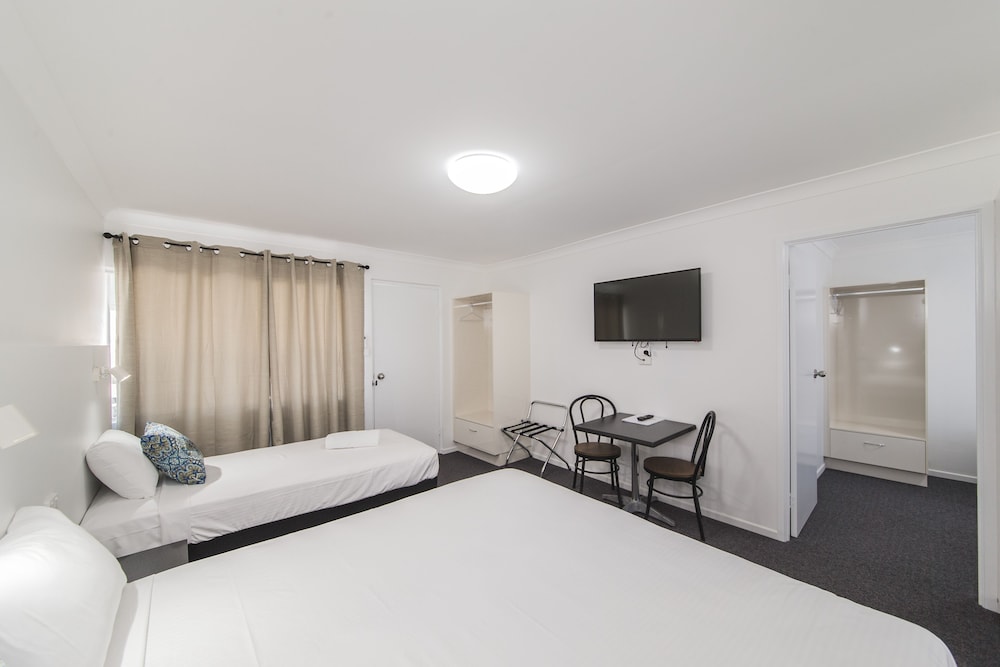 Classic Suite, 2 Bedrooms, Kitchenette photo 3
