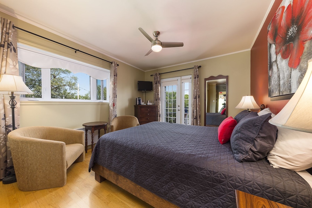 Superior Room, Balcony, River View (Les roses)
