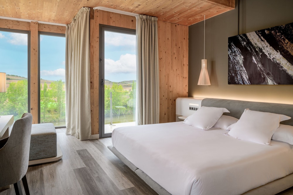 Junior Suite, 1 King Bed, River View