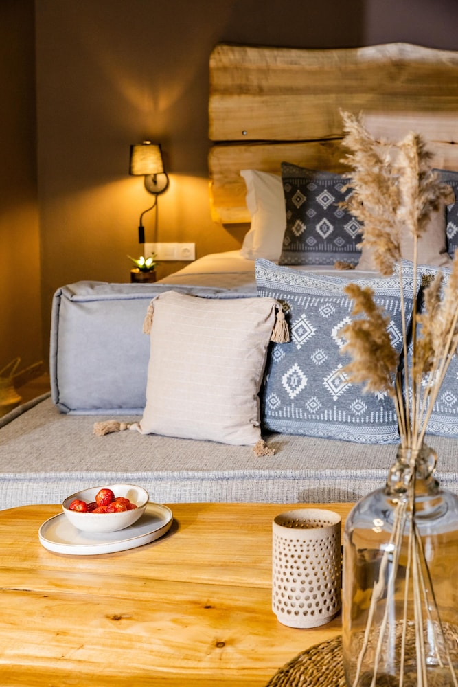 Standard Suite, 1 King Bed with Sofa bed, Hot Tub, Mountain View