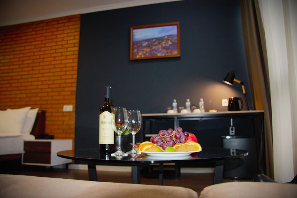 Double Room - Photo 15