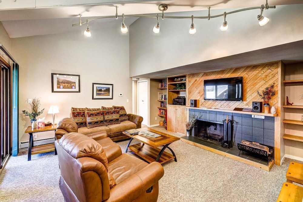 Condo, 2 Bedrooms