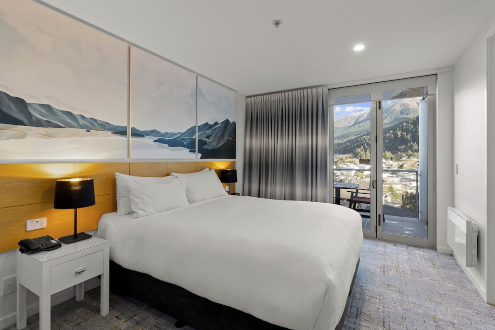2 Bedroom Suite - Lake View