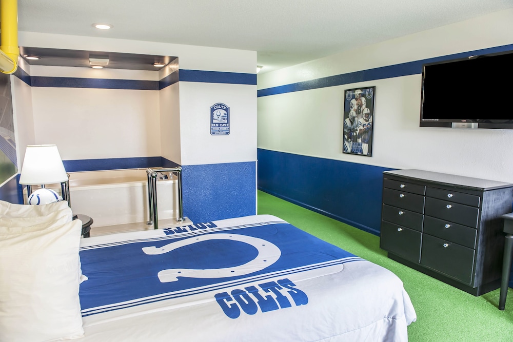 Suite, 1 Queen Bed, Jetted Tub photo 3