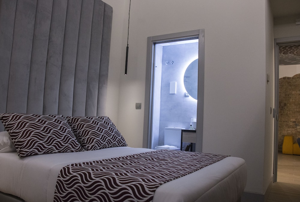 Basic Double Room, Private Bathroom (DbM) - Photo 1