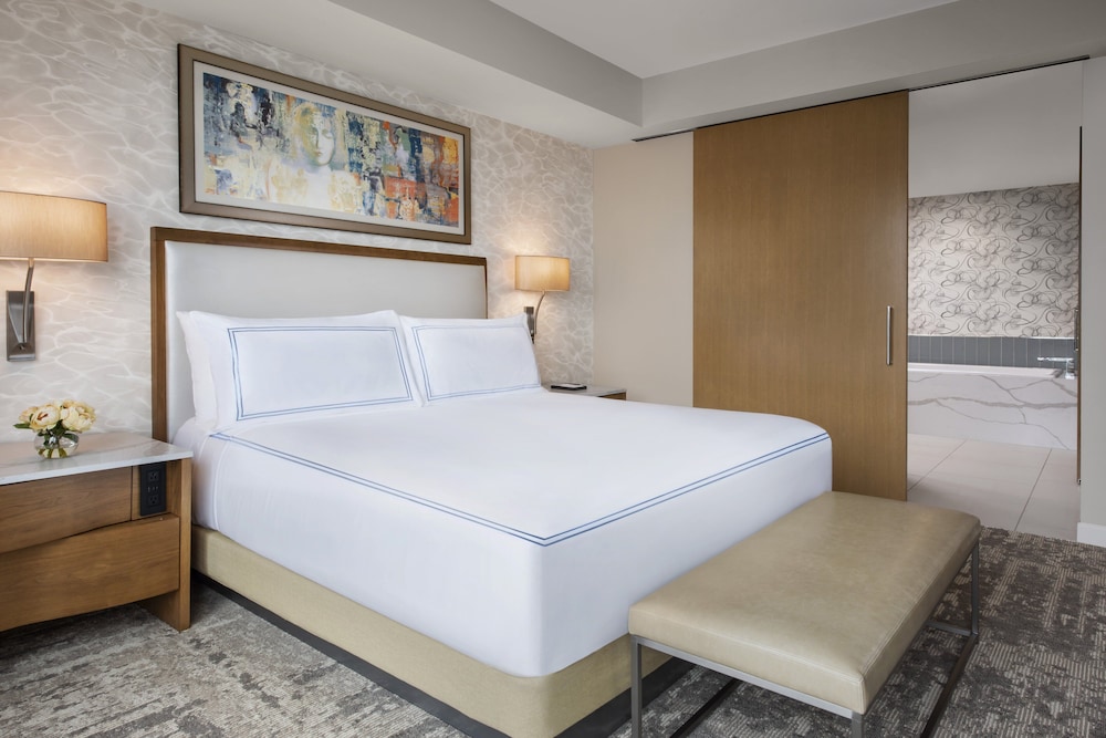 Suite, 1 Bedroom, Accessible Bathtub, Non Smoking (Communications)