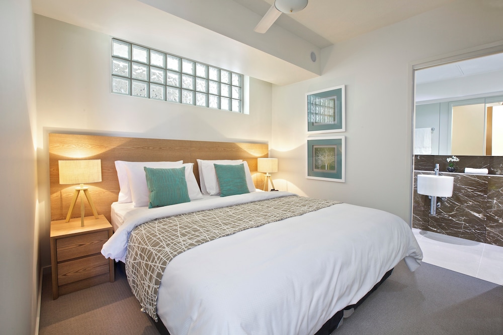 1 Bedroom Apartment Water Views