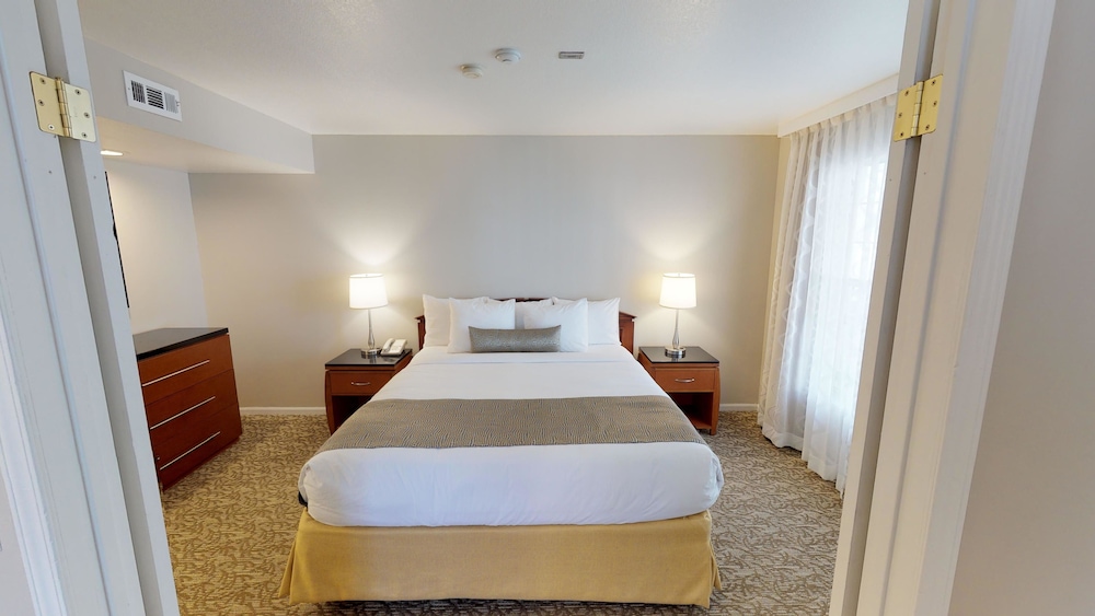 Signature Suite, 1 King Bed with Sofa bed, Accessible, Kitchen - Photo 3