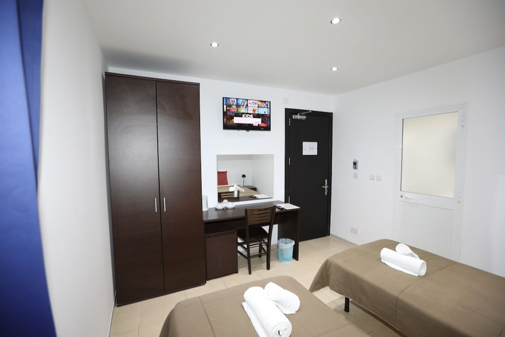 Room 33 Twin Bed
