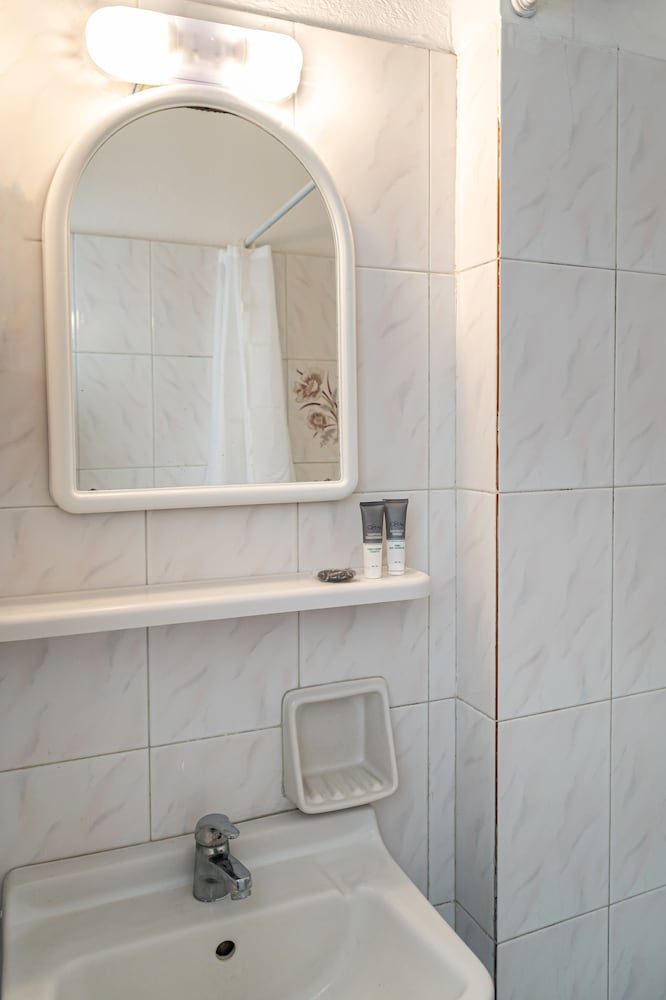 Classic Double or Twin Room - Photo 7